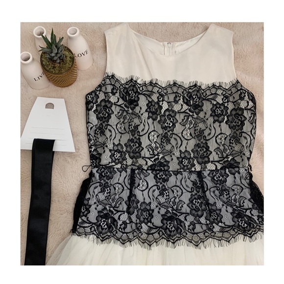 Gorgeous Chantilly Place Girls Dress 🖤 - Picture 3 of 6